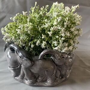 Vintage Six elephants planter! Beautiful
